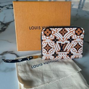 Louis Vuitton
Zippy Coin Purse Limited Edition Crafty
Monogram Giant.